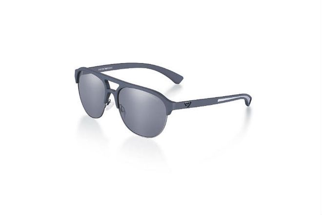 The dynamic design seen on this pair is great for dads who likes to spend his time outdoors. (Photo: Luxottica)