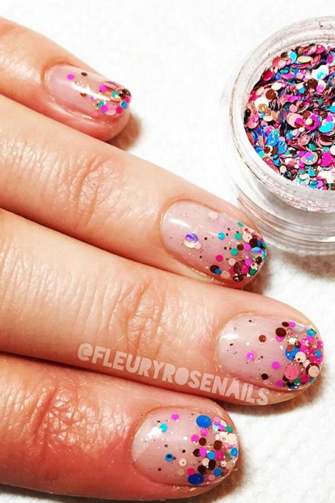 A multi-color confetti top coat is an instant way to get in celebration mode.
@fleuryrosenails