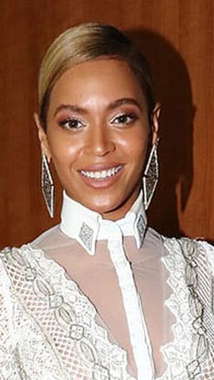 Beyonce Wears a White Gown