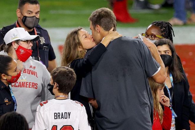 Gisele Bündchen﻿﻿ Stands by Husband Tom Brady amid His Return to Football