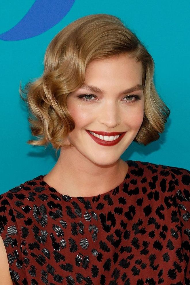 Her deep red lipstick and perfect curls is taking us back to the roaring 20s. 

Photo: Getty Images