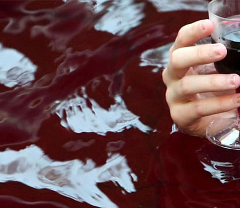 This Japanese Spa Lets You Swim in a Pool of Red Wine