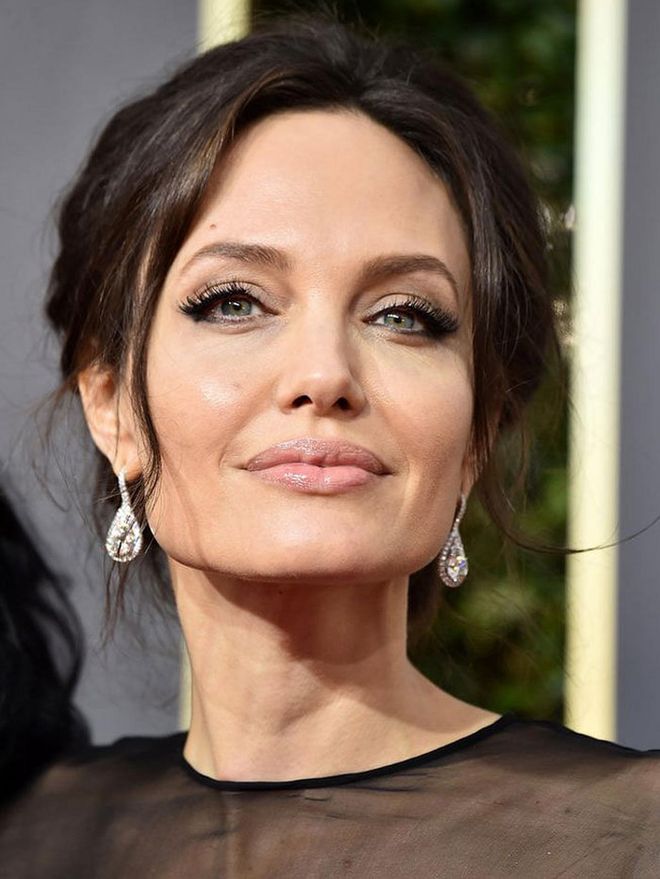 Angelina's amazing teardrop earrings by Forevermark were classic and elegance personified. Photo: Getty 