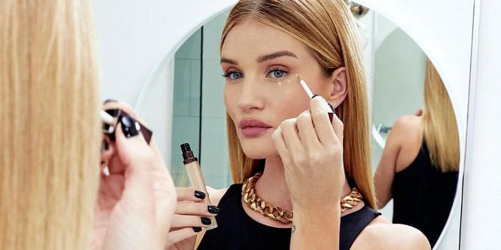 Rosie Huntington-Whitley Shares Tips On How To Look Good for Your Zoom Meetings