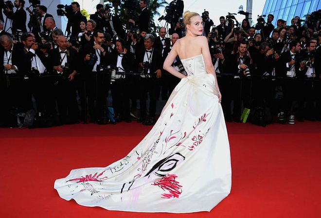 Vivienne Westwood hand-painted a unicorn on the actress's train. 

Photo: Getty 