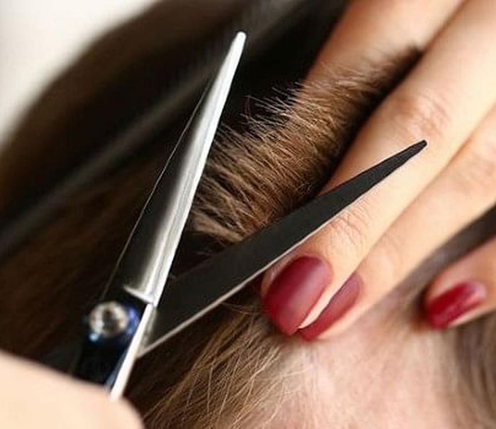 How To Cut Your Hair At Home, According To A Celeb Hairstylist