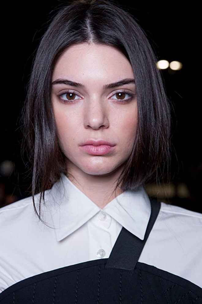 Strong brows, flawless skin with contoured cheeks and glossy hair tucked into the collars formed the look at Vera Wang.