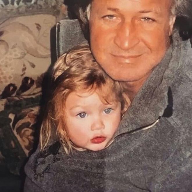 You get cooler everyday. Happy Father’s Day to my amazing daddio @mohamedhadid, and thank you for my greatest gifts- my siblings @mariellemama @lanzybear @bellahadid @anwarhadid !!! We love you endlessly x
Photo: Instagram 