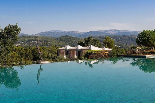 There are few places as peaceful as the South of France, where the scent of lavender, jasmine and thyme blend together to form a heavenly aroma. Where better to take it all in than the infinity pool at Terre Blanche which is surrounded by medieval hilltop villages and forested hills? This is a divine panorama indeed.