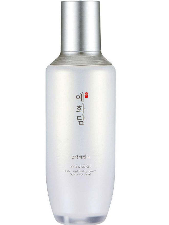 The Face Shop’s Yehwadam Pure Brightening Serum provides an instant brightening effect to dull skin and helps reduce the appearance of freckles and age spots with its pearl powder. Made with traditional Korean ginseng, herbs and flowers, the serum also provides deep hydration and moisture with the help of traditional Korean ginseng, gingko and honeysuckle.
Photo: Courtesy