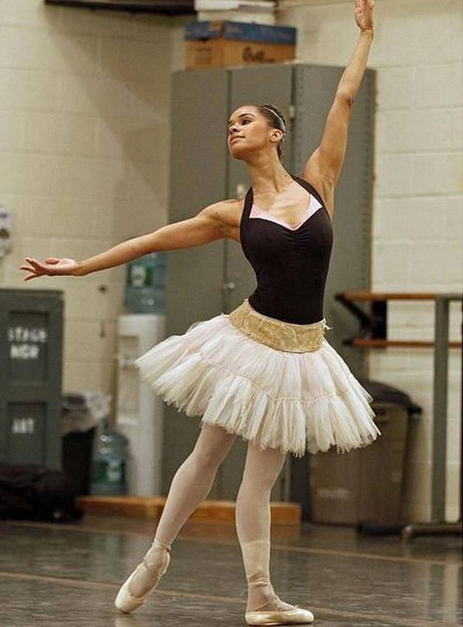 The ever-so-elegant Misty needs no introduction. The American Ballet Theatre's Principal Dancer has graced both the stages and magazine pages, so seeing what she's up to always keeps us on our toes. (Photo: Instagram - @mistyonpointe)