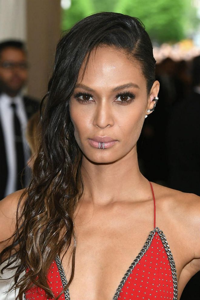 Small's gorgeous au naturel beauty look was given an edge with wet-look curls and her faux lip piercing (Photo: Getty)