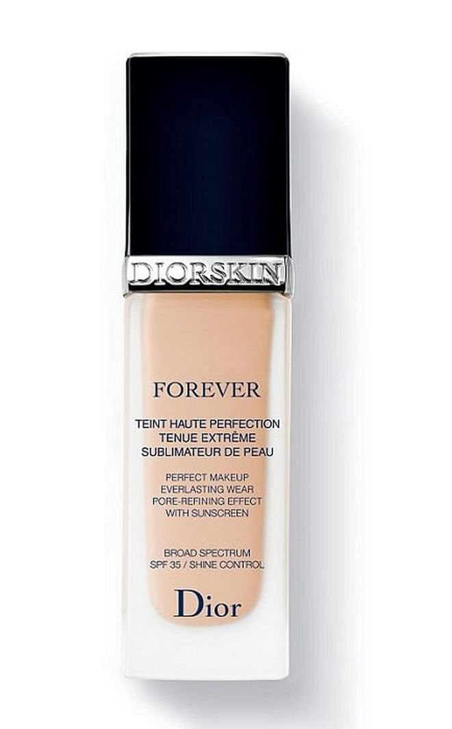 This luminous matte foundation features a special polymer which helps pigments adhere closely to skin surface for a weightless effect that lasts up to 16 hours. It also contains pore-refining essences for a flawless effect. 