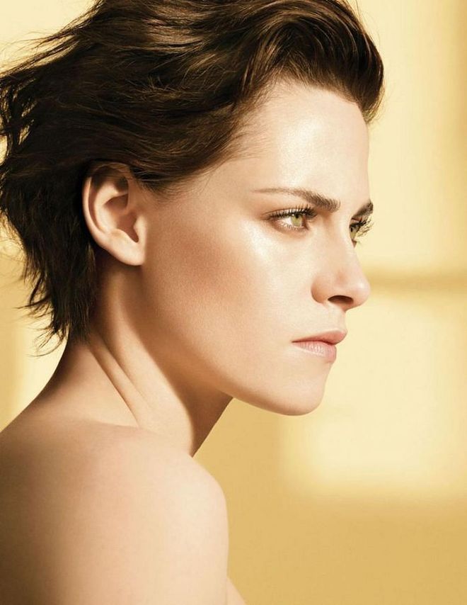 The print campaign for Chanel's new fragrance, Gabrielle Chanel, has finally been revealed. The striking image Kristen Stewart, who was unveiled as the face of the fragrance in May, was captured by the photographer Karim Sadli, who wished to "convey the [scent's] very modern message, inviting all young women today to live freely, by and for themselves".

Photo: Chanel