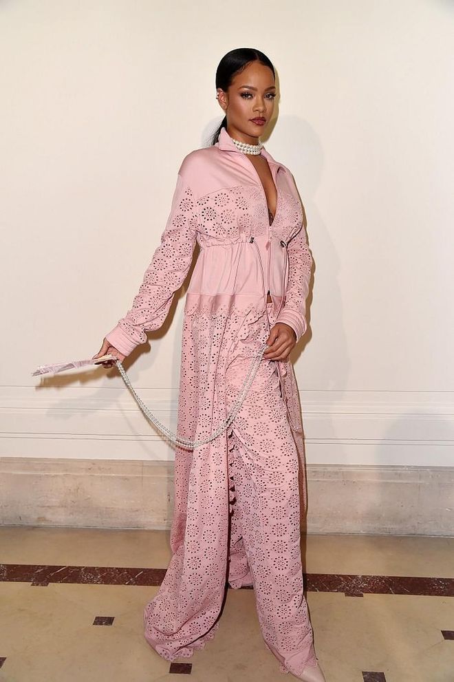 Who else epitomizes "bad & boujee" like Badgalriri? Rihanna shows us that you can be ultra feminine and badass at the same time with her Fenty x Puma creation. She makes streetwear both glamorous and girly with this matching tracksuit. She accentuates the femininity by accessorizing with pearl necklaces, heels and of course, a boujee lace & pearl fan. 