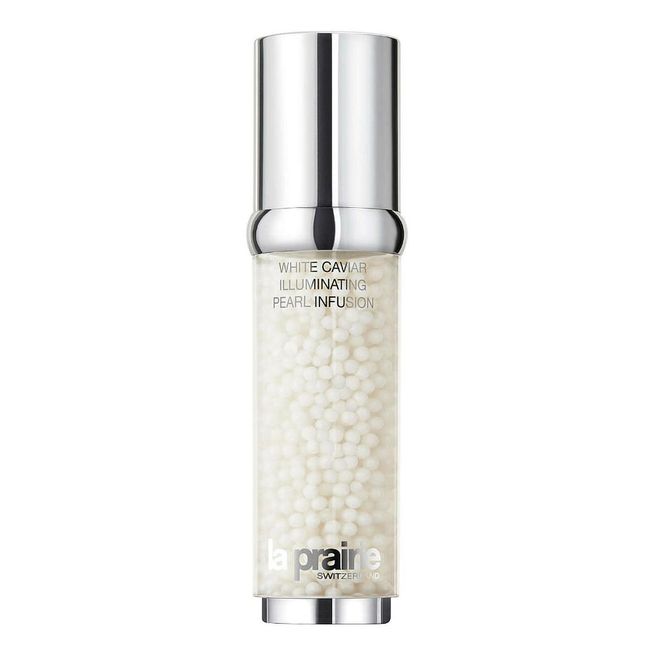Formulated to target discolouration caused by factors like pollution, dark spots as well as inflammation, this potent serum inhibits melanin production, soothes skin as well as forms an invisible shield against harmful pollutant particles. The result? Skin is calmed, hydrated, protected and brightened.