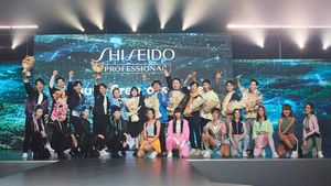 The Shiseido Professional Artistic Ambassadors and Color Creators with their models. (Photo: Shiseido Professional)