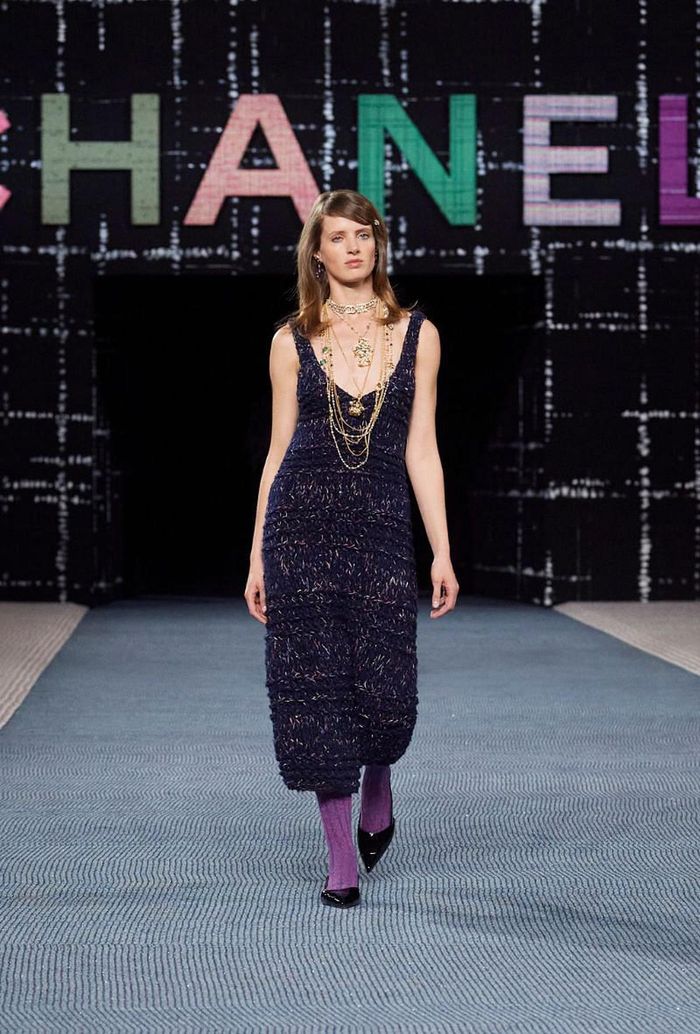 A Lesson in Tweed for Chanel's Fall-Winter 2022/23 Ready to Wear
