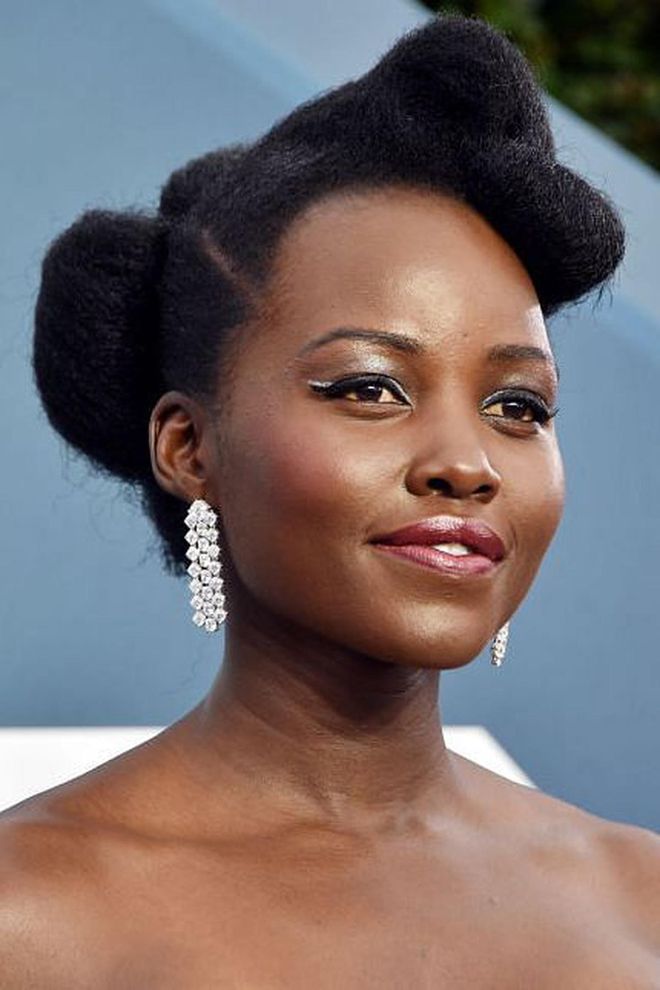 With a nod to the 1940s, Lupita Nyong'o's hair, by her stylist Vernon François, oozed old school glamour. Her make-up reflected the light beautifully, with flicks of white above black, and an iridescent finish on her eye shadow and lipstick.

Photo: Gregg DeGuire / Getty