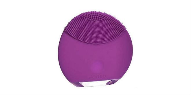 Enhance your cleansing experience with this vibrating silicone device. The ultra-soft bristles and gentle vibration ensures that the pores are more thoroughly cleansed so you’ll get brighter, more radiant skin and reduced blemishes after every wash. Photo: Foreo