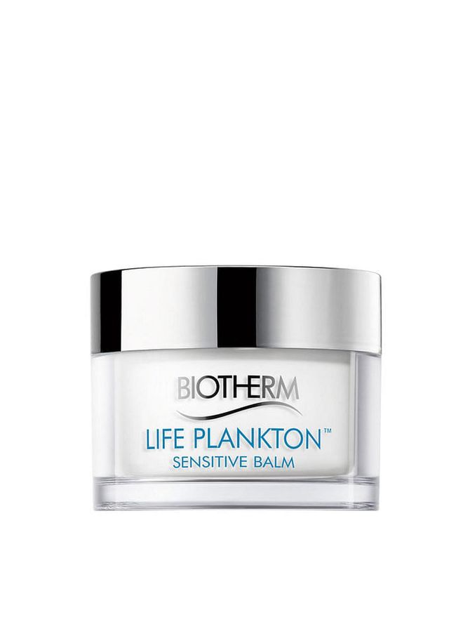 Sensitive and reactive skin can be a pain to deal with as it requires more maintenance and nourishment than normal skins.  Biotherm's new Sensitive Balm is a skin soothing barrier against the harsh elements. On top of that, it has 5% Life Plankton to soothe and hydrate. The formulation itself is free from any possible nasties that skins might react to. 