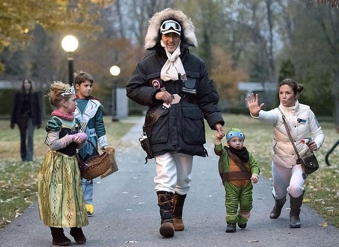 Trick or treating with the family in Ottawa, Canada. Photo: Getty