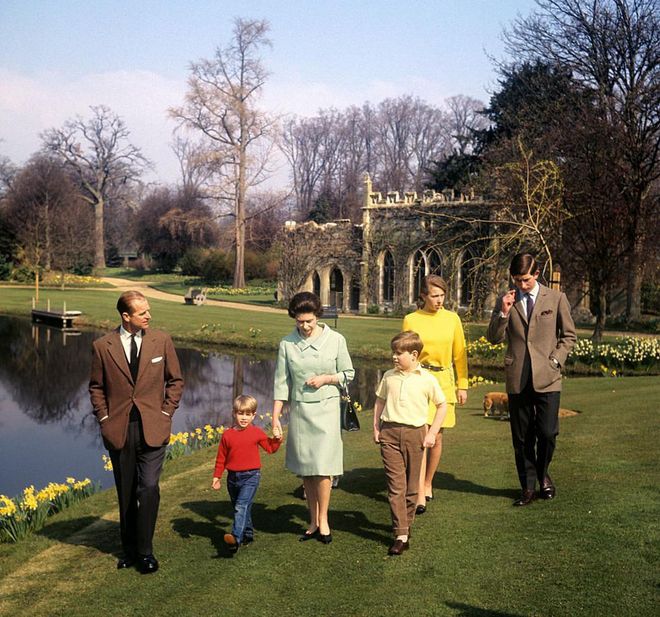 Time for yet another family photo shoot! The Queen, Prince Philip, Prince Charles, Princess Anne, Prince Andrew, and Prince Edward posed for photos at Frogmore House.