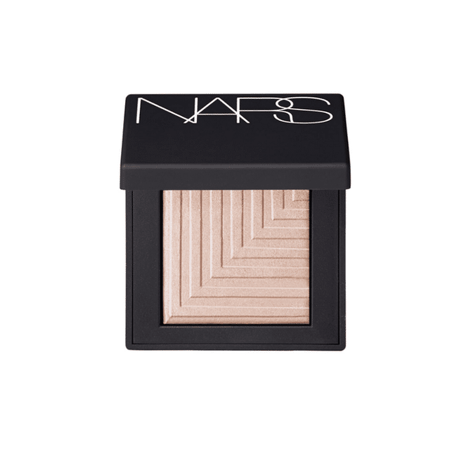 Achieve an angelic glow to the lids with this high intensity shadow.