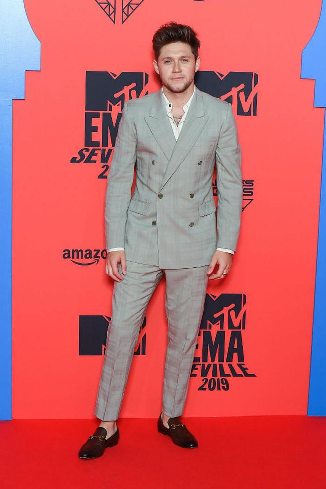 Niall Horan wears a clean-cut tailored blazer with trousers.

Photo: Getty