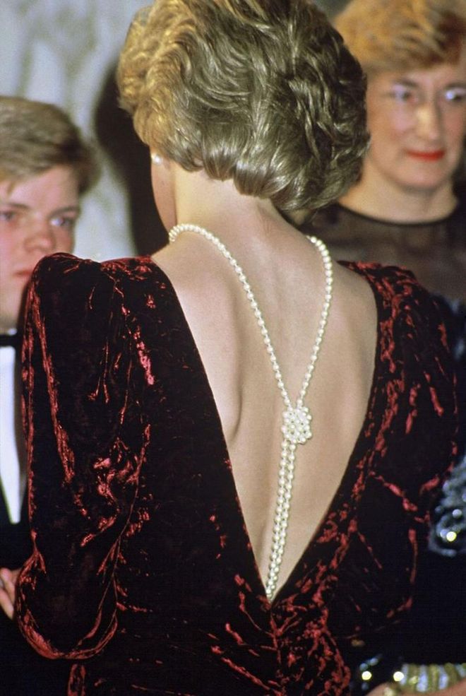 Fact: This is the only way we'll be wearing the pearl necklace we don't own yet from here on out. Photo: Getty 