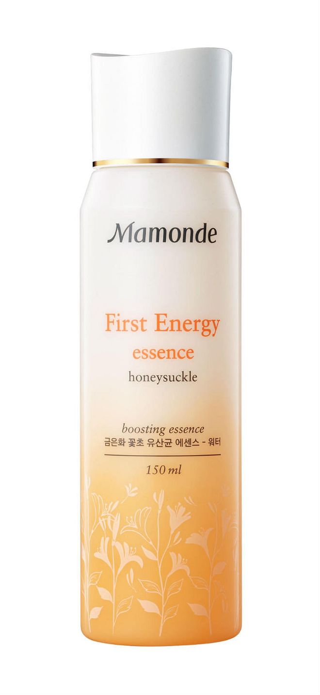 If you're looking for a radiance boost, the First Energy Essence is Mamonde's go-to product for that. Containing energising fermented honeysuckle extract, is great for waking the skin up as part of your morning beauty routine. (Photo: Mamonde)