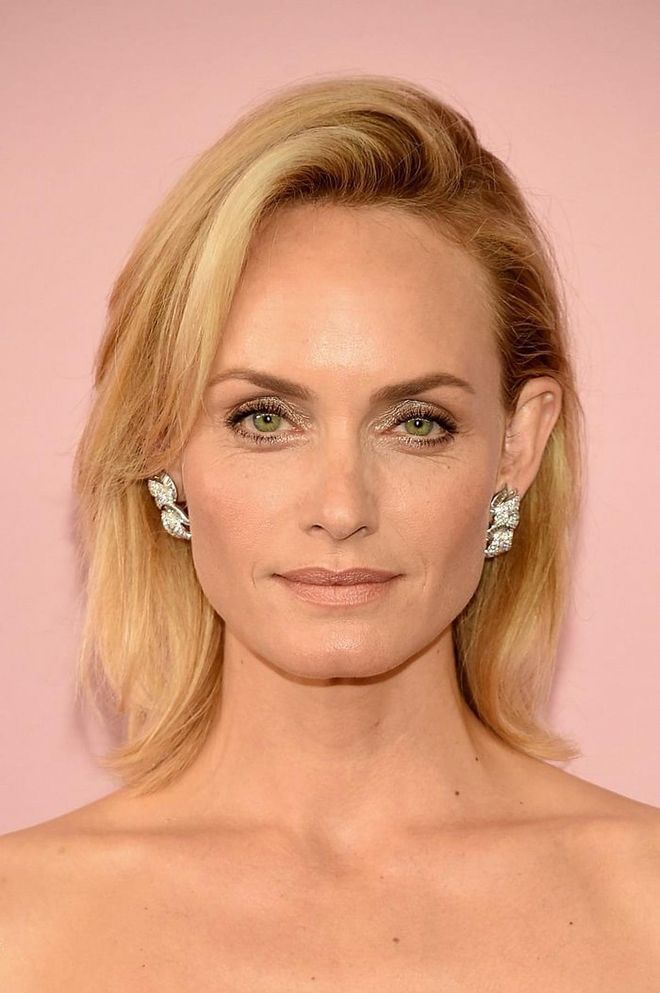 Amber Valletta's choice of neutrals with a touch of sparkle is understated and elegant. 

Photo: Getty Images