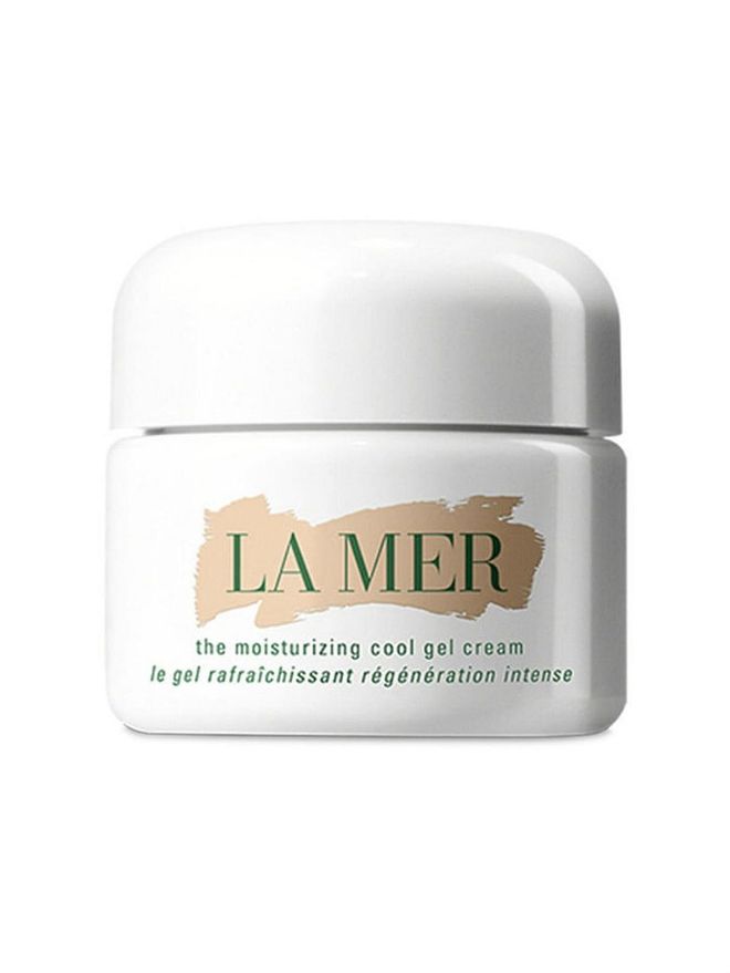 La Mer's signature Miracle Broth is whipped into this delightfully cooling gel texture for unparalleled moisturising and healing benefits and a refreshing feel.