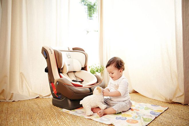 Daiichi is the number one car seat brand in Korea and known for
its innovative technologies to keep baby safe, and protect from external impact with improved head protection and F1-racing buckles. Baby car seat, $599, Daiichi