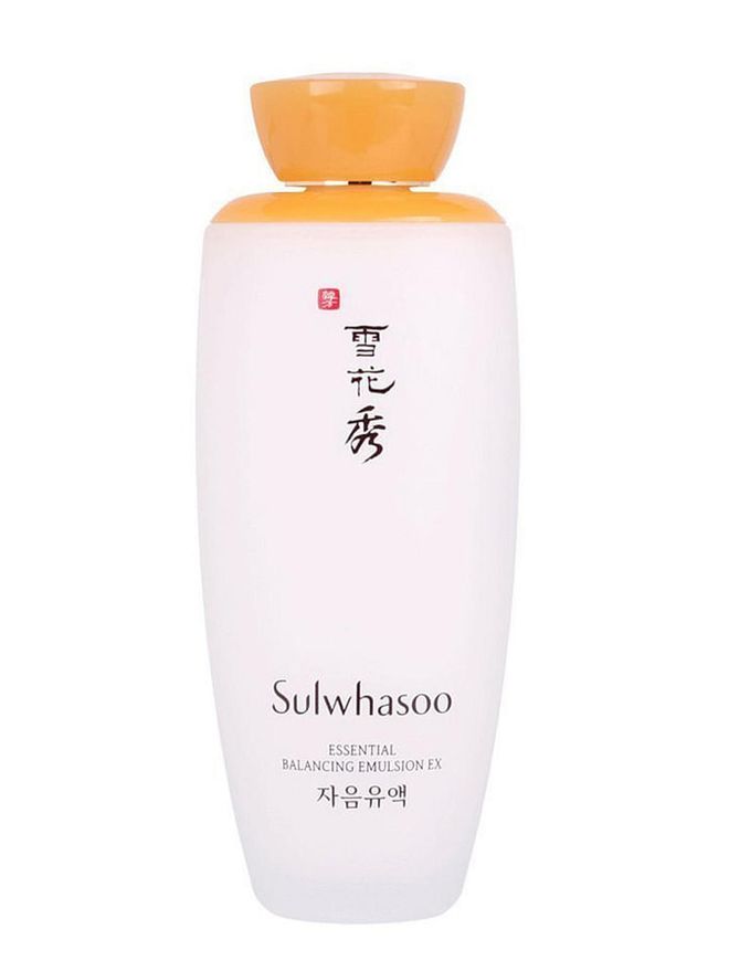The <b>Sulwhasoo Essential Balancing Emulsion EX</b> is just that - balancing.  Its light texture sinks right in, perfect for quick morning routines. Yet Sulwhasoo's signature hanyul touch of complex herbal extracts keeps my skin moisturised all day, without ever feeling heavy. Great for Singapore weather and sits perfectly under makeup. 