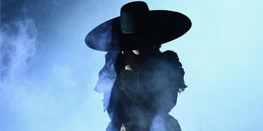 Beyoncé Pays Tribute To The Dallas Shooting Victims