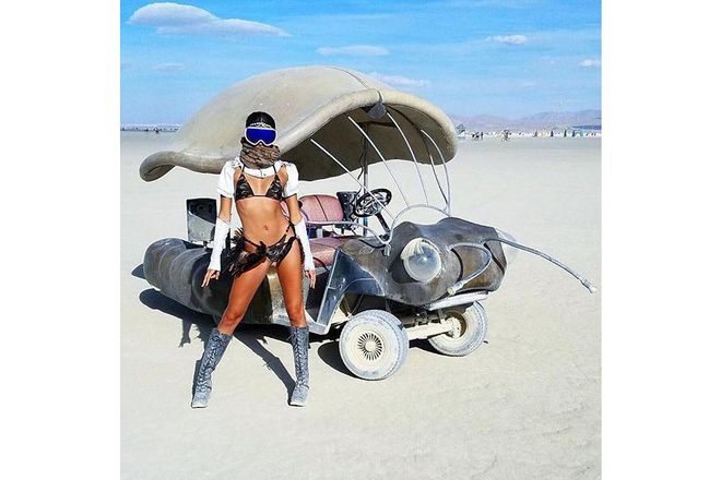 Victoria's Secret model Sara Sampaio opted for a teeny camo bikini as she drove around in her dune buggy.