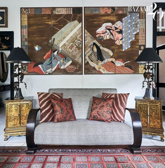The indoor living room with a 20th-century Japanese screen, Thai lacquered cabinets, Italian tole lamps and a Persian rug.

(Phot9o: Phyllicia Wang)