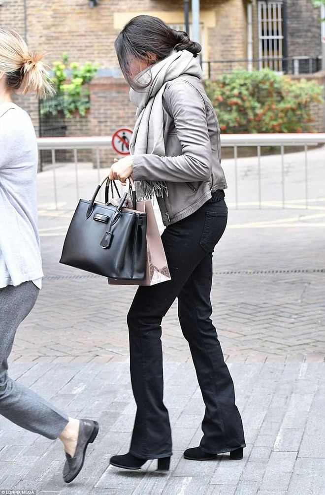 Meghan on a casual shopping spree when in a low-key outfit. Black denim from Mother with a slight flair and a grey leather jacket with a matching scarf from Sentaler. We especially love the black Prada Paradigm tote. 