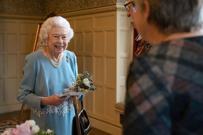 Queen Elizabeth speaks with members of the West Norfolk Befriending Society. (Photo: Joe Giddens/Getty Images)


