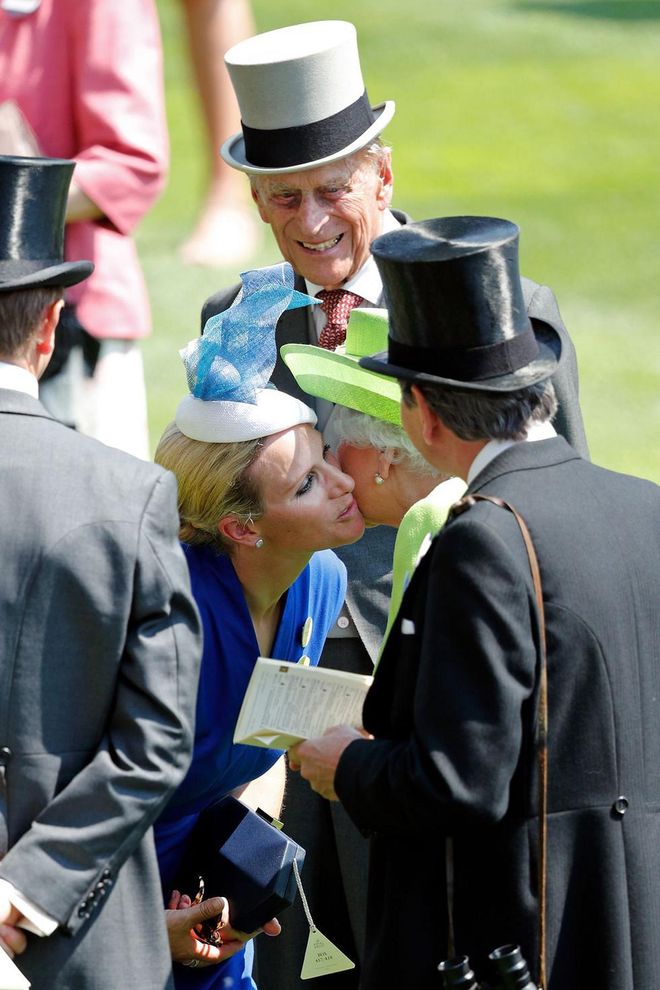Zara Phillips greets her grandmother with a kiss as they arrive at the Royal Ascot. Photo: Getty