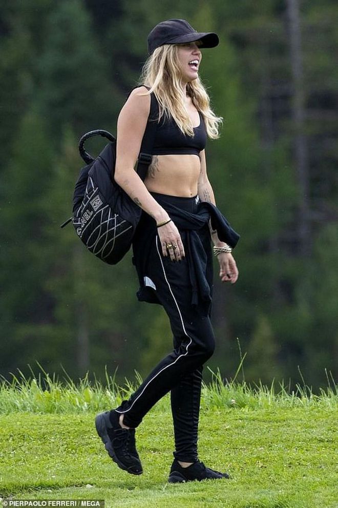Miley dressed for a hike in a full black ensemble of joggers, sneakers, and Alo sports bra in Italy.

Photo: Pinterest