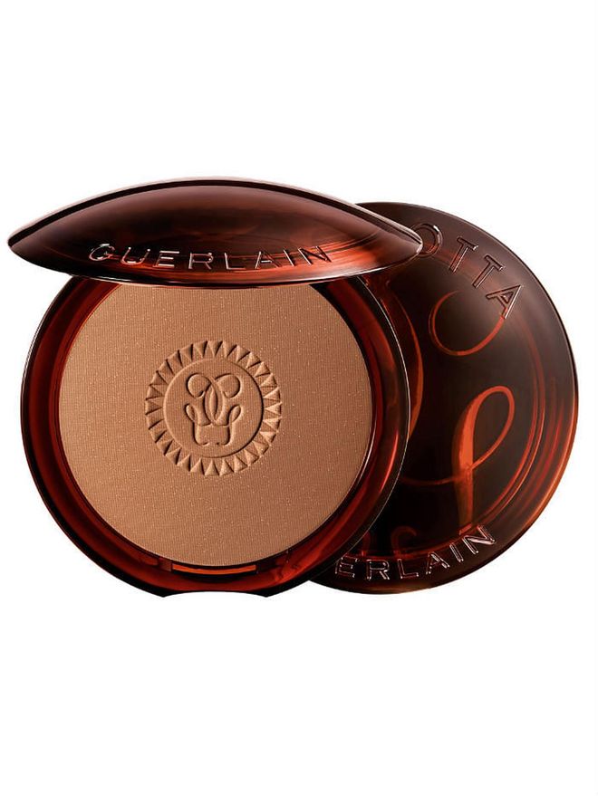 One of the brand's iconic product, this matte bronzing powder has a buildable coverage, gradually sculpts your features and add warmth to your complexion while withstanding heat and humidity.