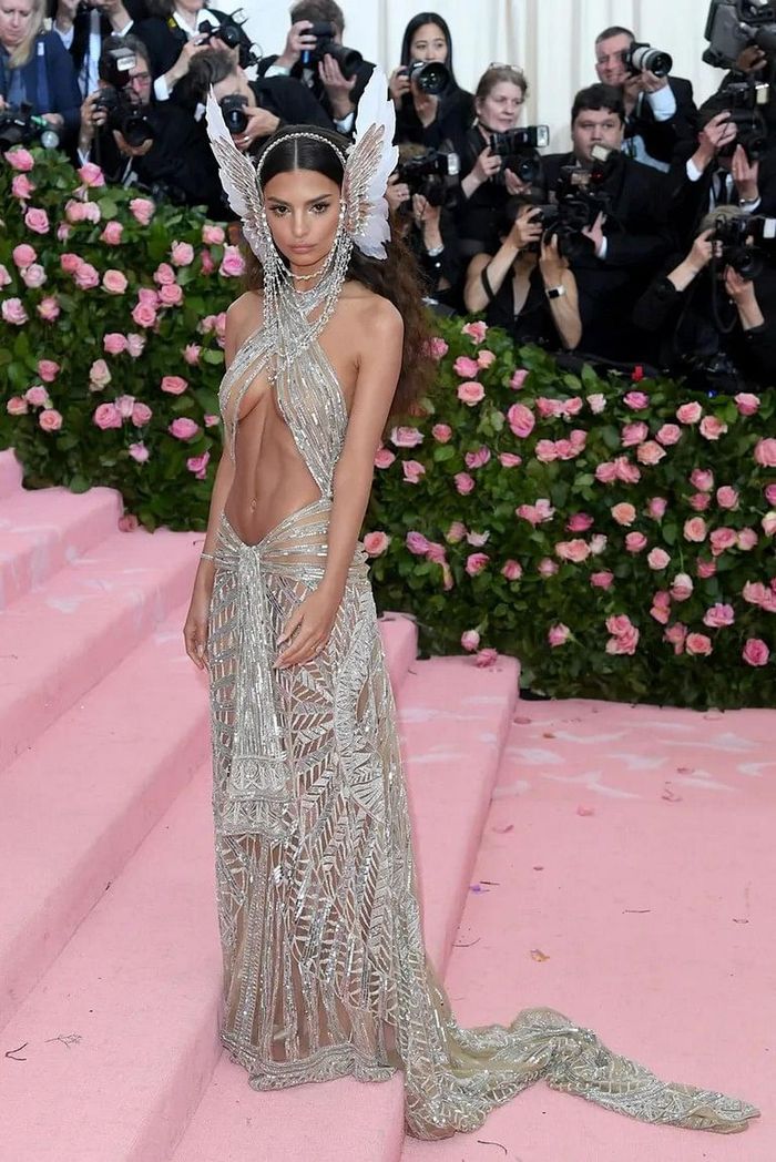 Emily Ratajkowski Wore Colorful Vintage Versace To The 2022 Met Gala