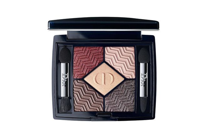 With a smooth texture that glides on effortlessly, Dior’s signature eyeshadow palette is indispensable to creating a smouldering smoky look. 