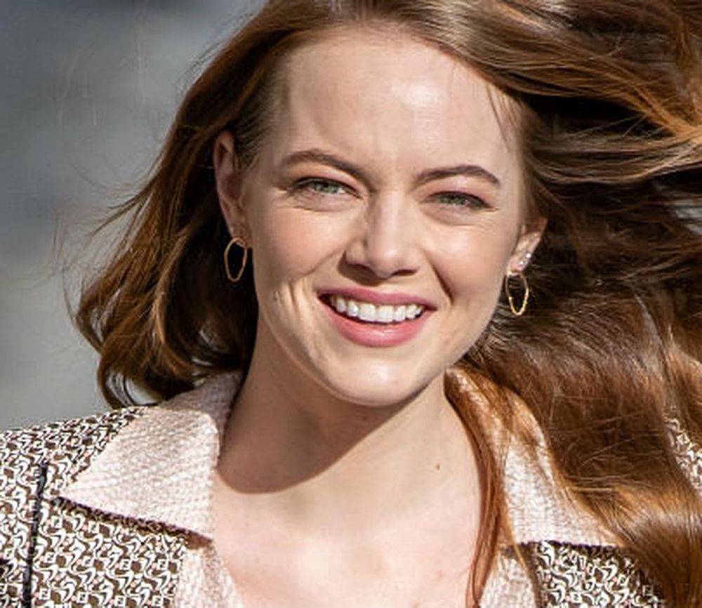 Emma Stone's Gorgeous Engagement Ring Has A Pearl Instead Of A Diamond In The Center