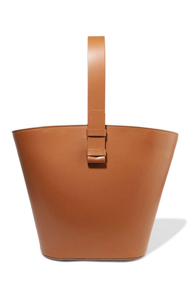 Nico Giana's geometric design are the epitome of minimalist perfection. And this leather tote is a total must-have 