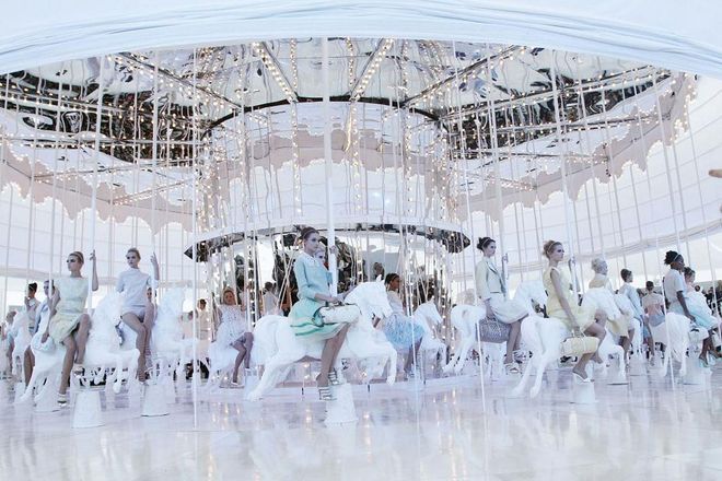 To imitate this stunning look, we're not saying you should build a carousel in your living room (but we're not not saying that either). Alternatively, channel Louis Vuitton in your own home design by accenting an all-white colour scheme with pastel shades and playful décor. It's a sweet, innocent aesthetic filled with whimsy straight from the Parisian runway.