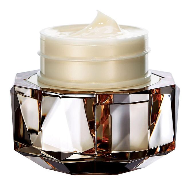 This luxurious salve is packed with high-performance anti-ageing ingredients to firm and tighten skin, smoothing out wrinkles and pores for a lustrous complexion.