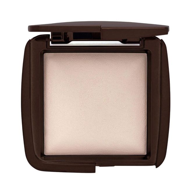 Cast your skin in the most flattering of light conditions with a sweep of this illuminating powder. Designed to work like a photo filter, it is formulated with the brand’s Photoluminescent Technology, this diffuses and softens the look of any skin imperfections for a beautiful, lit-from-within glow. Best part: each pigment particle is micron-sized for a translucent coverage.